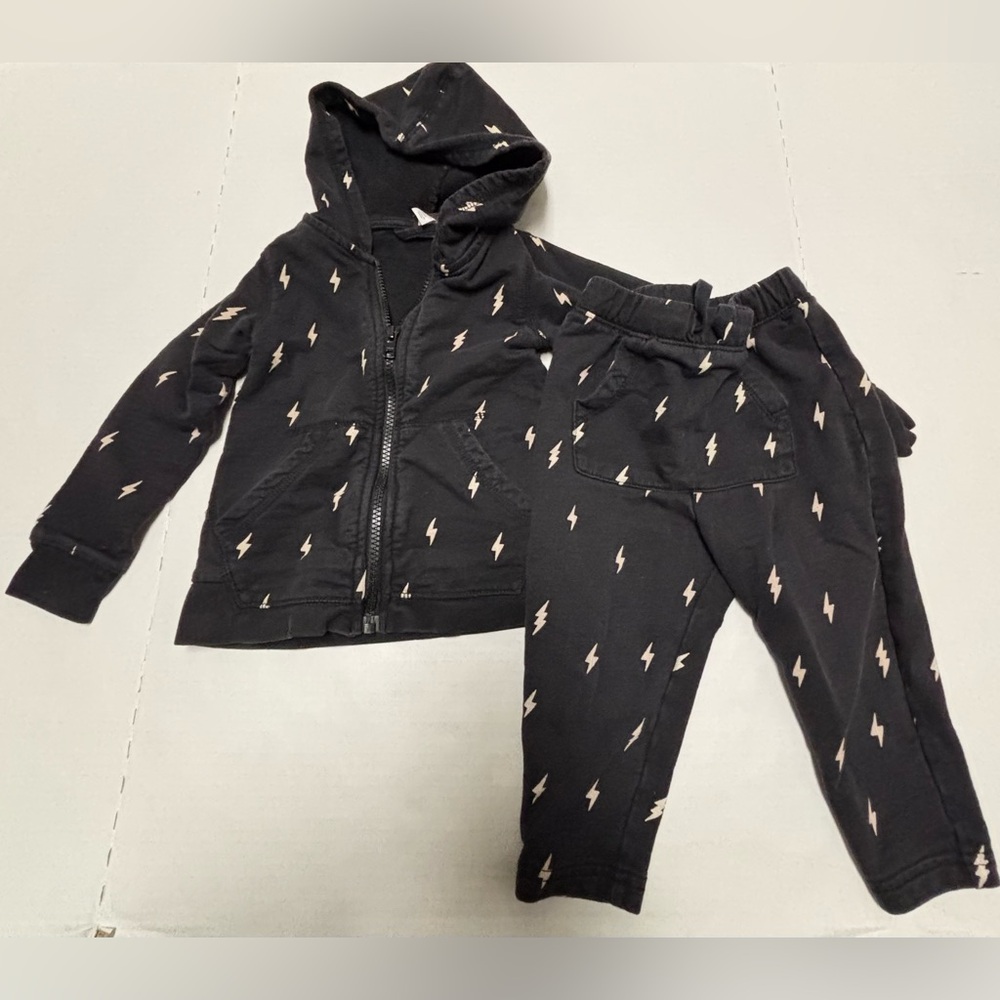 Tea collection sweatsuit set, lightning bolts, size 18-24m